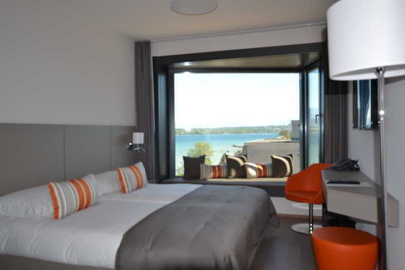 Geneva 4*